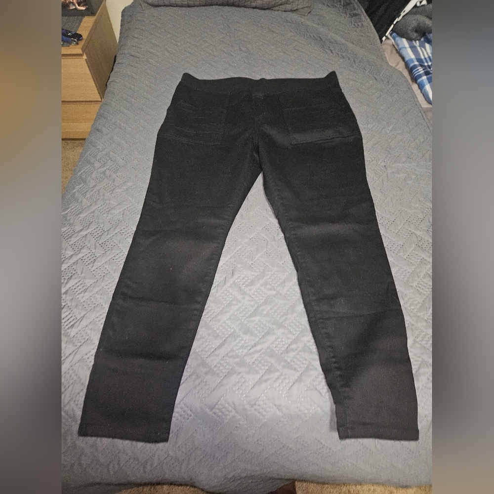 No boundaries pull on jeans